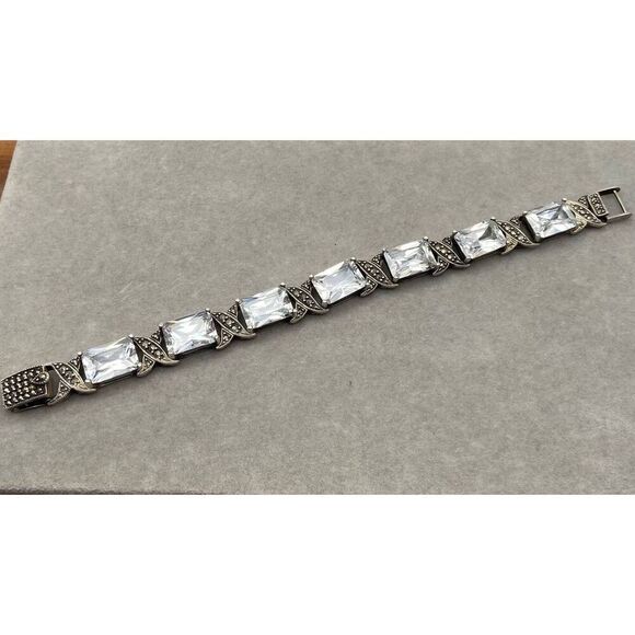 Gorgeous 925 SS Emerald Cut Sim Diamond & Marcasite Accent Link Bracelet - Picture 2 of 5